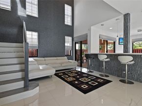 10040 NW 10th St, Miami FL 33172