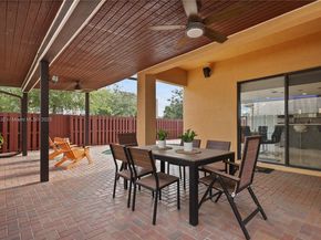 10040 NW 10th St, Miami FL 33172