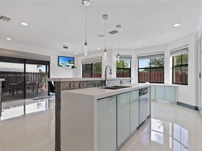 10040 NW 10th St, Miami FL 33172