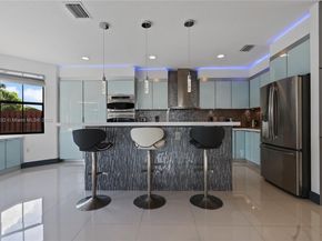 10040 NW 10th St, Miami FL 33172