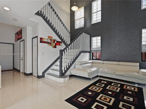 10040 NW 10th St, Miami FL 33172