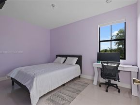 10040 NW 10th St, Miami FL 33172