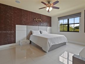 10040 NW 10th St, Miami FL 33172