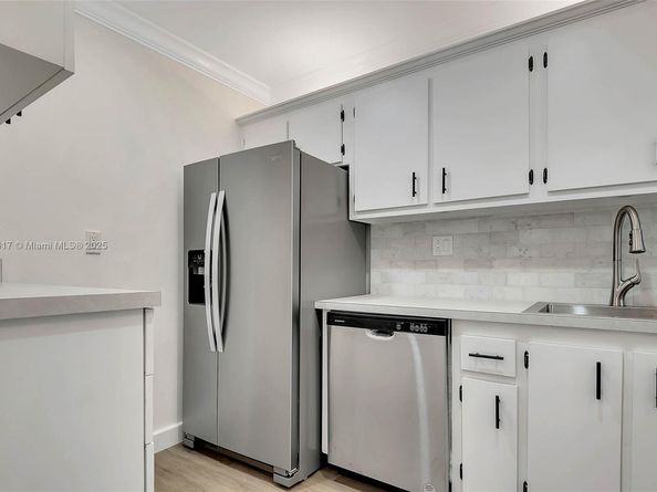 8000 SW 81st Dr 103, Miami FL 33143