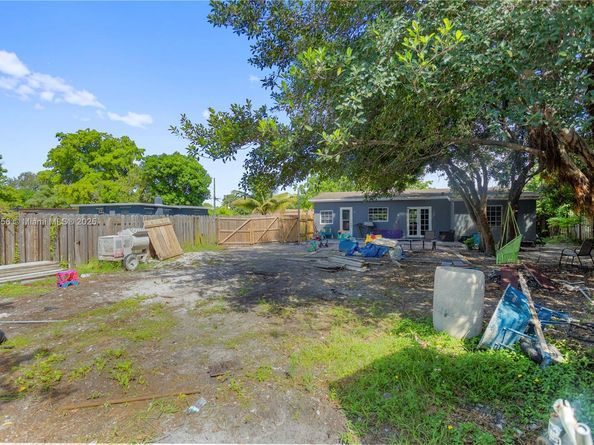 5724 Mckinley St, Hollywood FL 33021