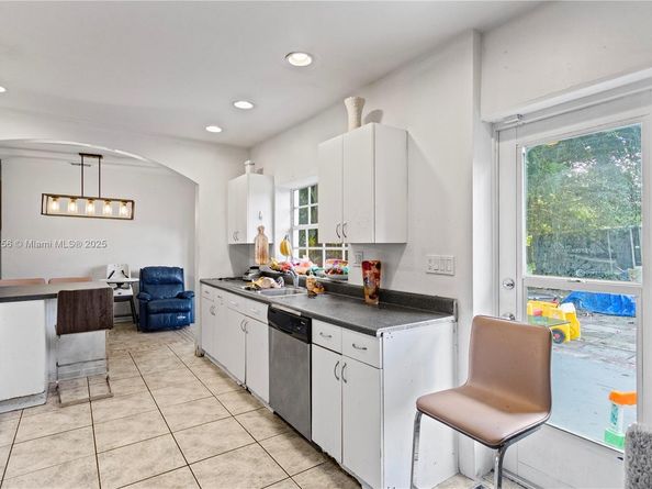 5724 Mckinley St, Hollywood FL 33021