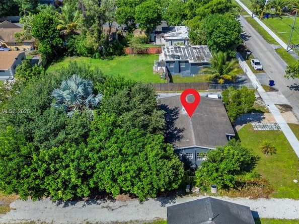 5724 Mckinley St, Hollywood FL 33021