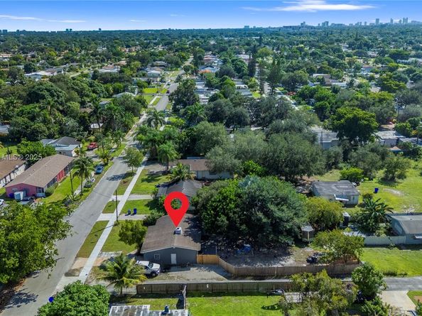 5724 Mckinley St, Hollywood FL 33021
