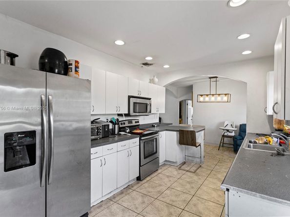 5724 Mckinley St, Hollywood FL 33021