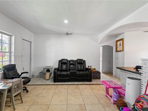 5724 Mckinley St, Hollywood FL 33021