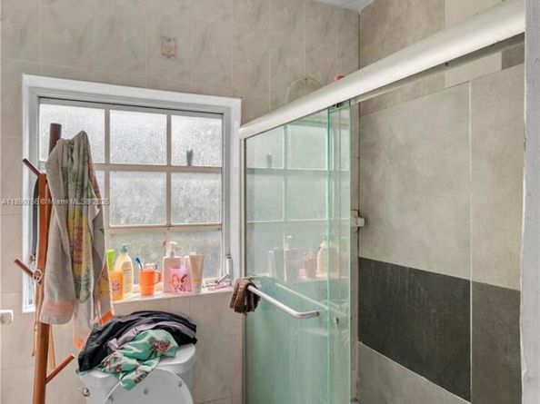 5724 Mckinley St, Hollywood FL 33021