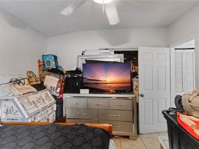 5724 Mckinley St, Hollywood FL 33021