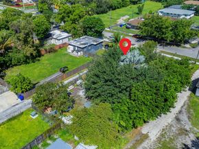 5724 Mckinley St, Hollywood FL 33021