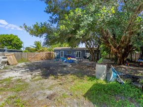 5724 Mckinley St, Hollywood FL 33021