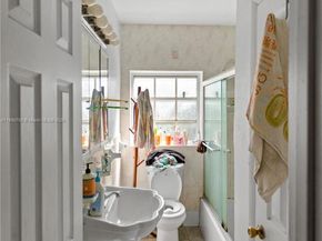 5724 Mckinley St, Hollywood FL 33021