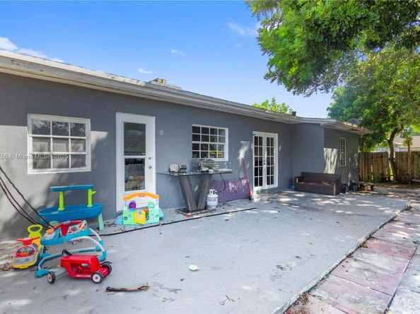 5724 Mckinley St, Hollywood FL 33021
