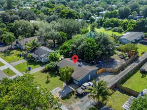 5724 Mckinley St, Hollywood FL 33021