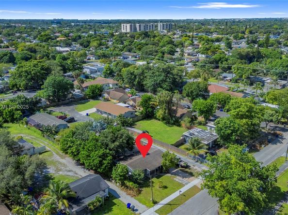 5724 Mckinley St, Hollywood FL 33021