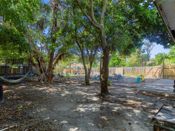 5724 Mckinley St, Hollywood FL 33021