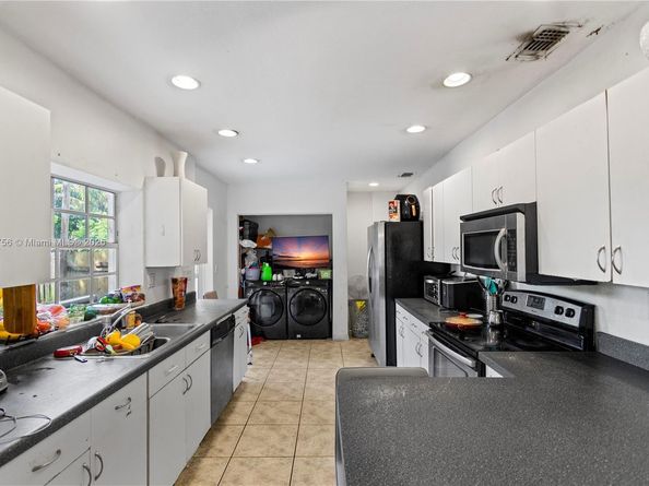 5724 Mckinley St, Hollywood FL 33021