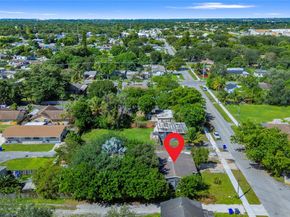 5724 Mckinley St, Hollywood FL 33021