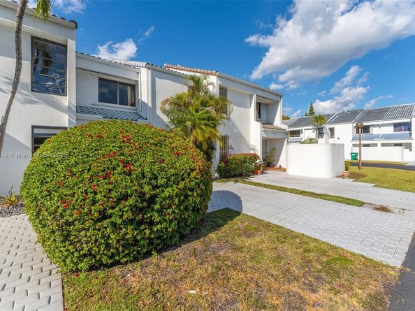 10215 SW 89th St, Miami FL 33176