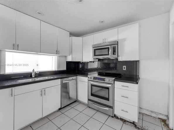 10215 SW 89th St, Miami FL 33176