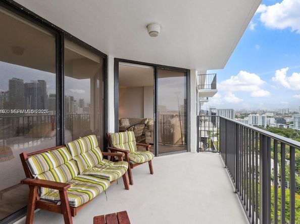 1901 Brickell Ave B2413, Miami FL 33129