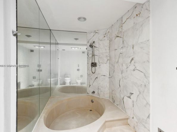 1901 Brickell Ave B2413, Miami FL 33129