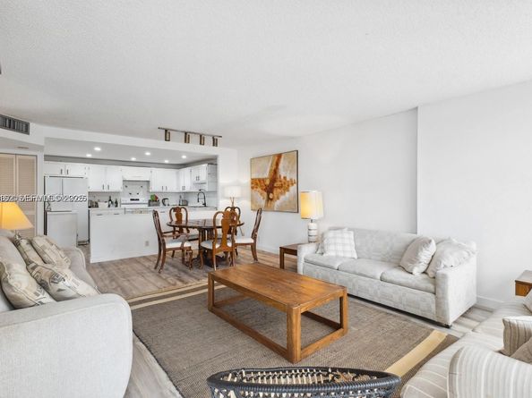 1901 Brickell Ave B2413, Miami FL 33129