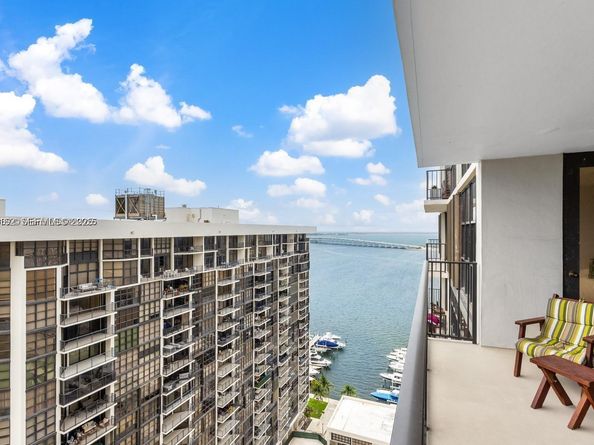 1901 Brickell Ave B2413, Miami FL 33129