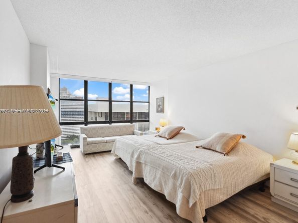 1901 Brickell Ave B2413, Miami FL 33129