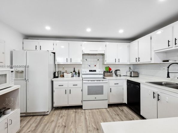 1901 Brickell Ave B2413, Miami FL 33129