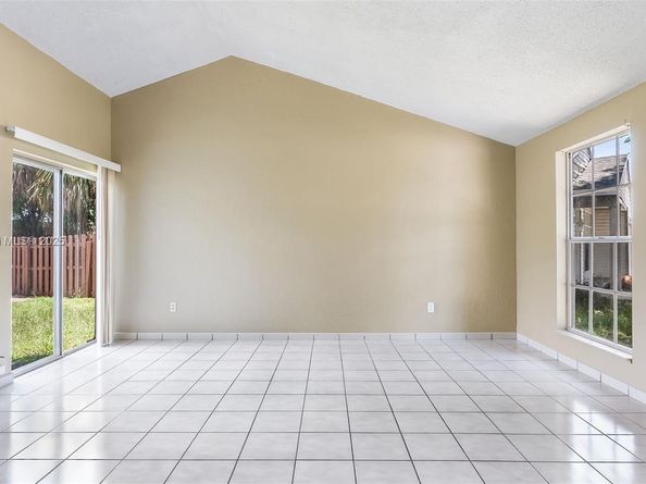 1701 SW 84th Ave, Miramar FL 33025