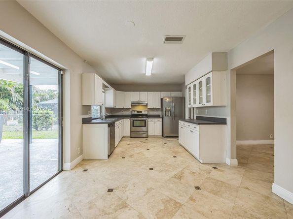 867 Ramblewood Dr, Coral Springs FL 33071