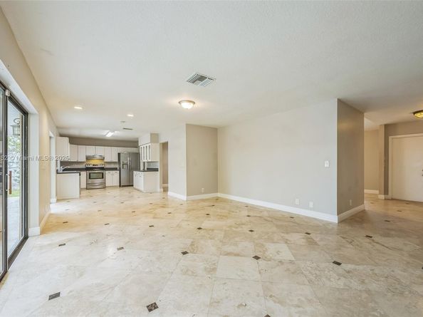 867 Ramblewood Dr, Coral Springs FL 33071