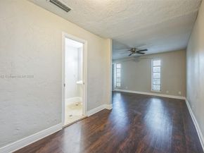 867 Ramblewood Dr, Coral Springs FL 33071