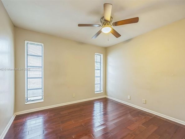 867 Ramblewood Dr, Coral Springs FL 33071