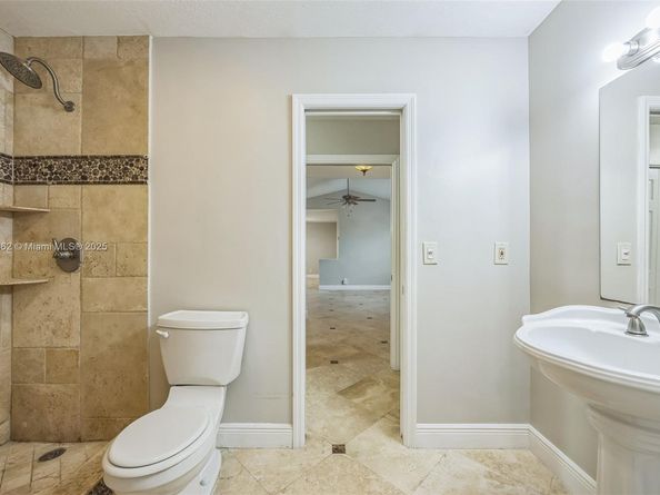 867 Ramblewood Dr, Coral Springs FL 33071