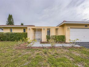 867 Ramblewood Dr, Coral Springs FL 33071