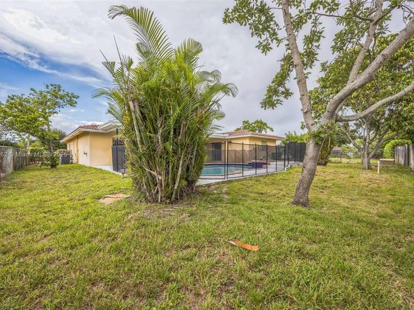 867 Ramblewood Dr, Coral Springs FL 33071