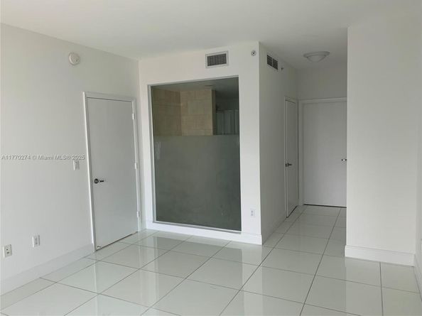 90 SW 3rd St 3610, Miami FL 33130