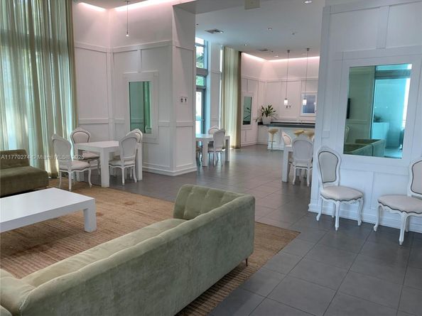 90 SW 3rd St 3610, Miami FL 33130