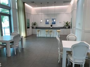 90 SW 3rd St 3610, Miami FL 33130