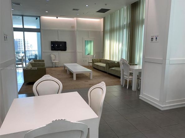 90 SW 3rd St 3610, Miami FL 33130