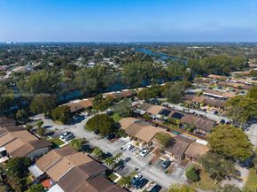 10341 Orange Ct, Pembroke Pines FL 33026