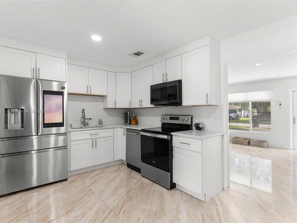 1823 SW 29th St, Fort Lauderdale FL 33315