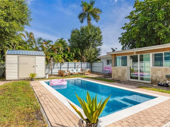 1823 SW 29th St, Fort Lauderdale FL 33315