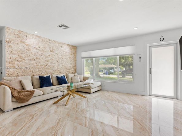 1823 SW 29th St, Fort Lauderdale FL 33315