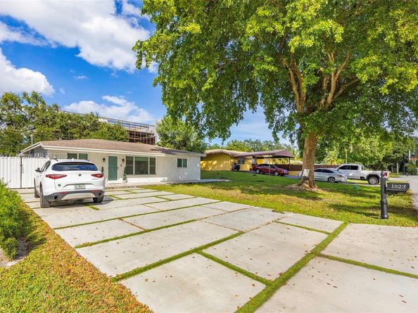 1823 SW 29th St, Fort Lauderdale FL 33315